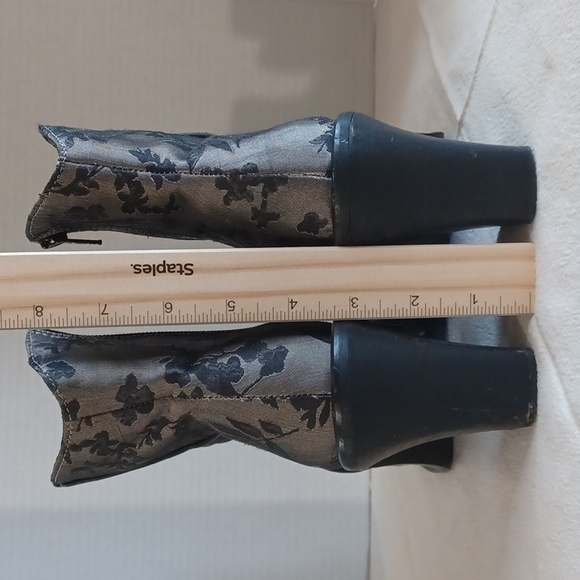 Free People, Barclay Gray Black Floral Brocade Ankle Boots Size 37 - Picture 7 of 8